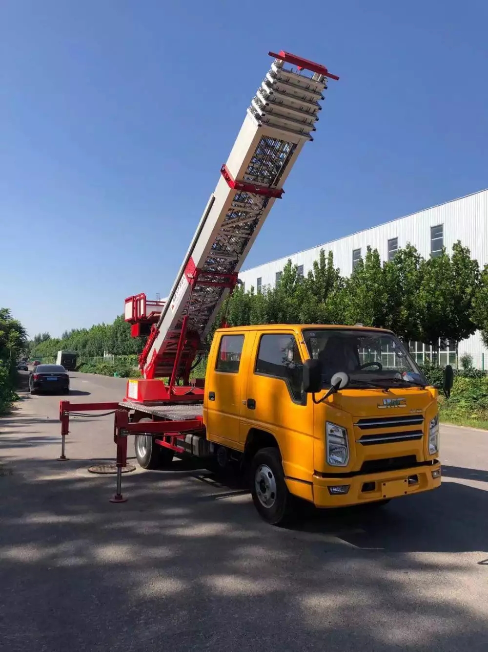 无棣附近的云梯车出租服务：轻松解决高空作业需求